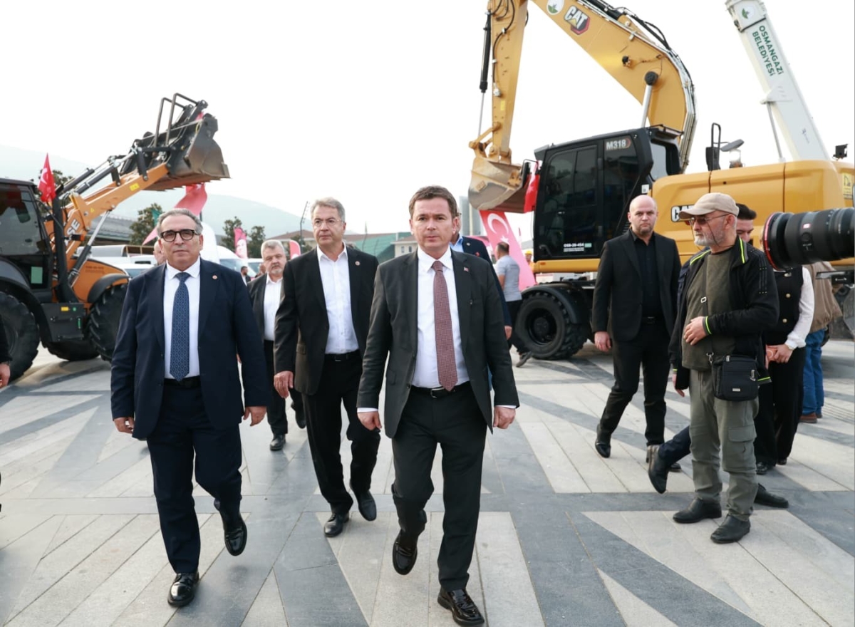 Osmangazi Belediyesi araç filosunu 41 yeni araçla güçlendirdi
