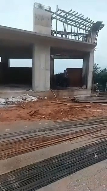 İnşaatın ikinci katından düşen işçi yaralandı
