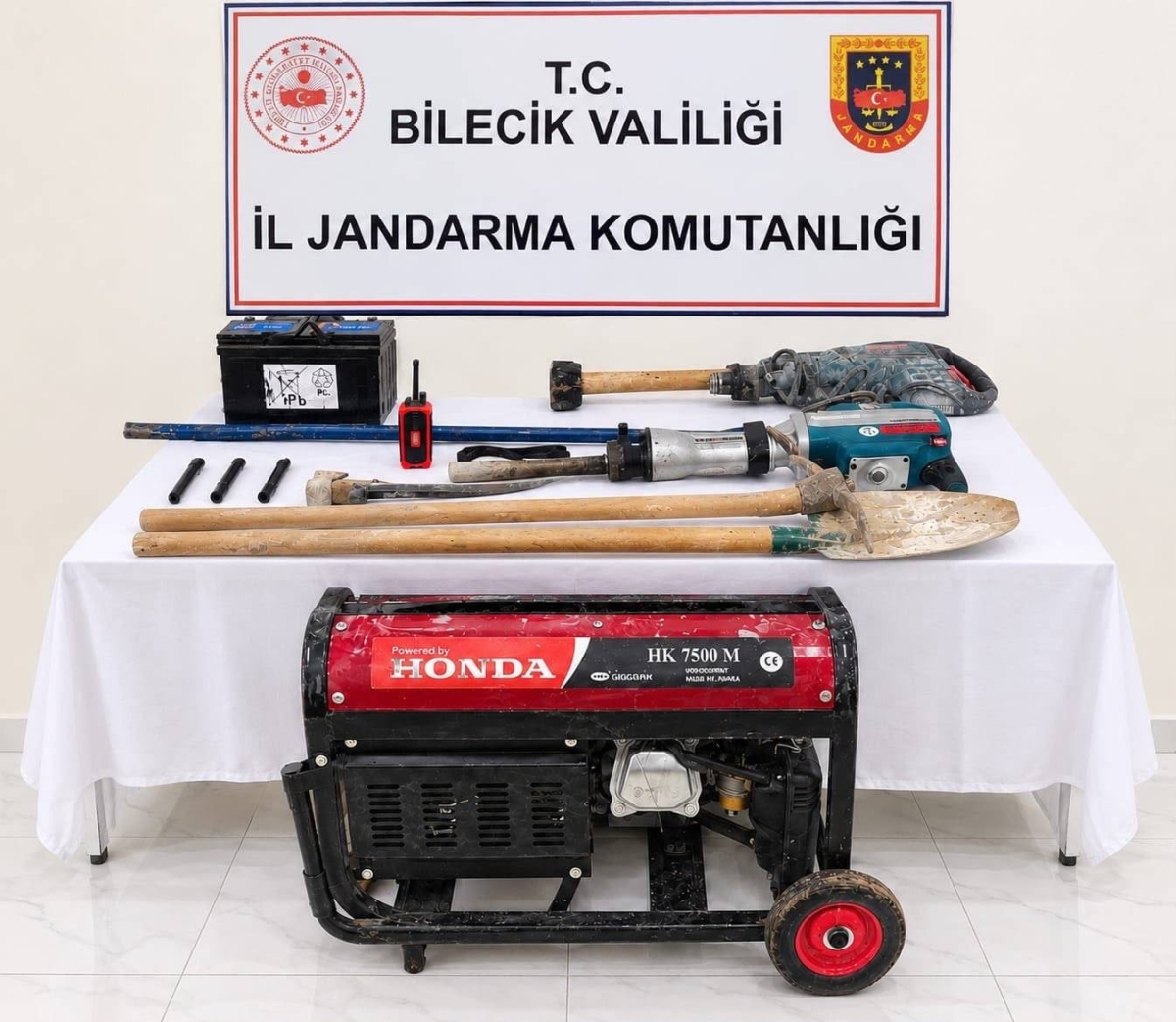 Bilecik’te define arayan 12 kişi suçüstü yakalandı
