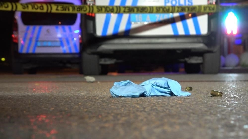 Sokak arasında silahlı saldırıya uğrayan gece kulübü işletmecisi hayatını kaybetti