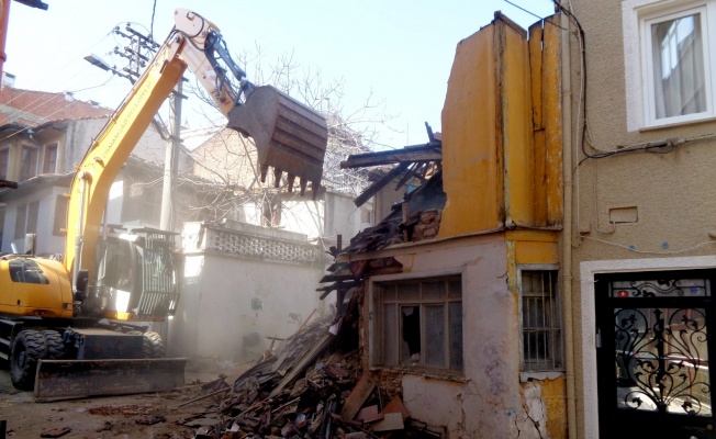 Osmangazi’de Metruk Binalar Bir Bir Yıkılıyor