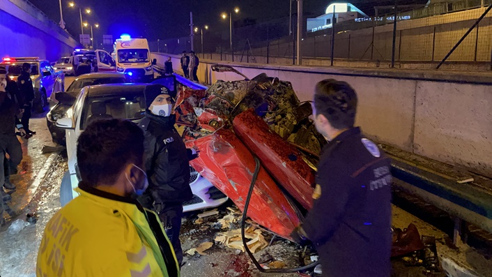 Bursa'da 7 aracın karıştığı kazada biri ağır 10 kişi yaralandı