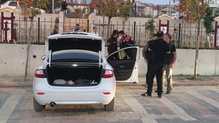 Bursa'da polisten kaçan şüpheliler kovalamaca sonunda yakalandı
