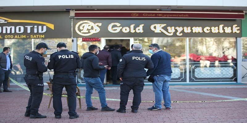 Bursa'da kuyumcu soygunu: 100 bin liralık altın silah zoruyla çalındı