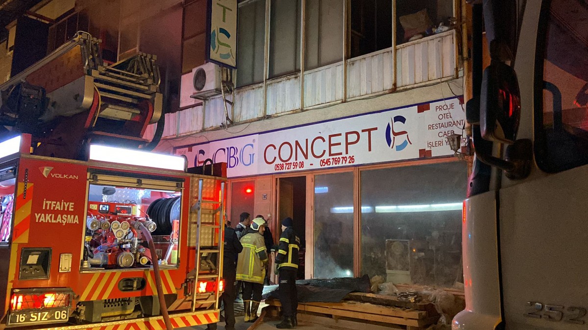Bursa'da mobilya imalathanesinde çıkan yangın söndürüldü