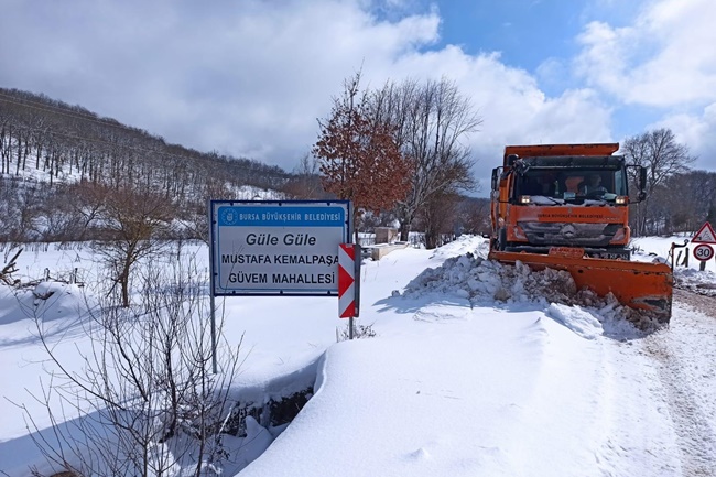 Bursa'da kar nedeniyle kapanan 276 mahallenin yolu açıldı