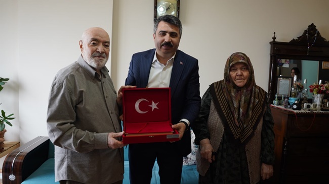 Bursa'da Başkan Yılmaz'dan yaşlılara vefa ziyareti