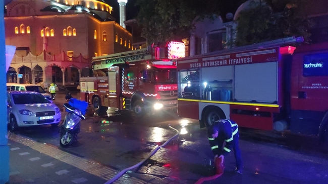 Bursa'da bir evde çıkan yangında bir kişi ağır yaralandı