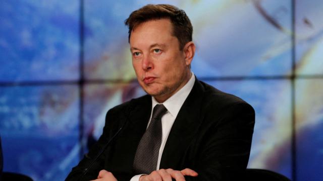 Elon Musk Twitter'ın yönetim kurulunu feshetti