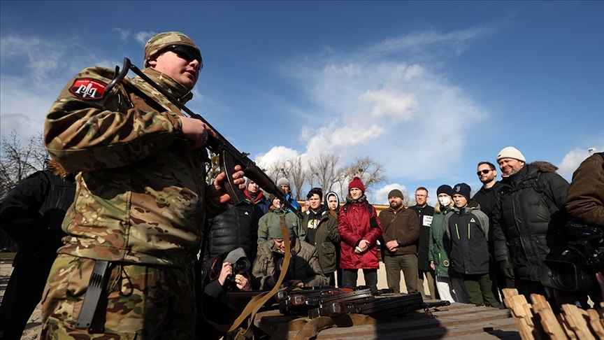Ukrayna'da savaş olasılığına karşı sivillere 'temel savunma eğitimi' verildi