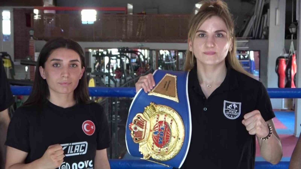Türk boksör Elif, Makedonya’dan Türkiye’ye dünya şampiyonluk kemeri ile döndü
