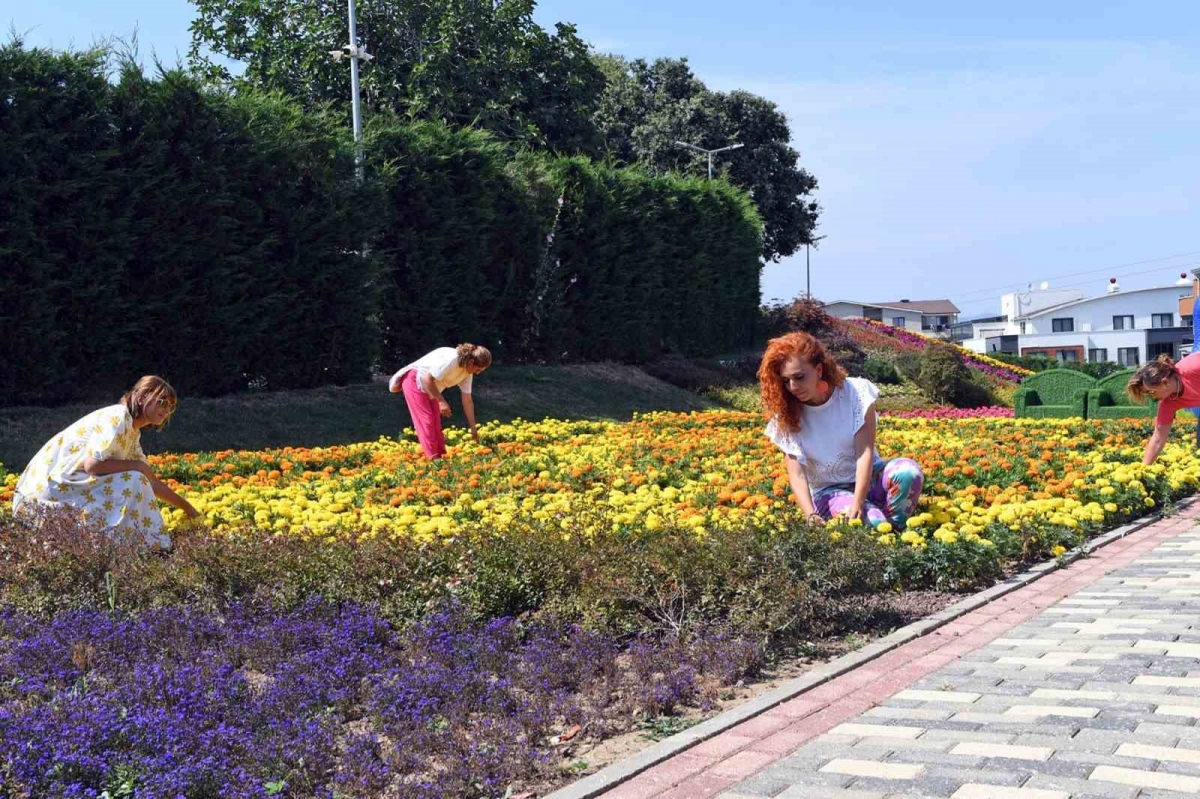 Macera Bursa, rengarenk çiçeklerle donatıldı