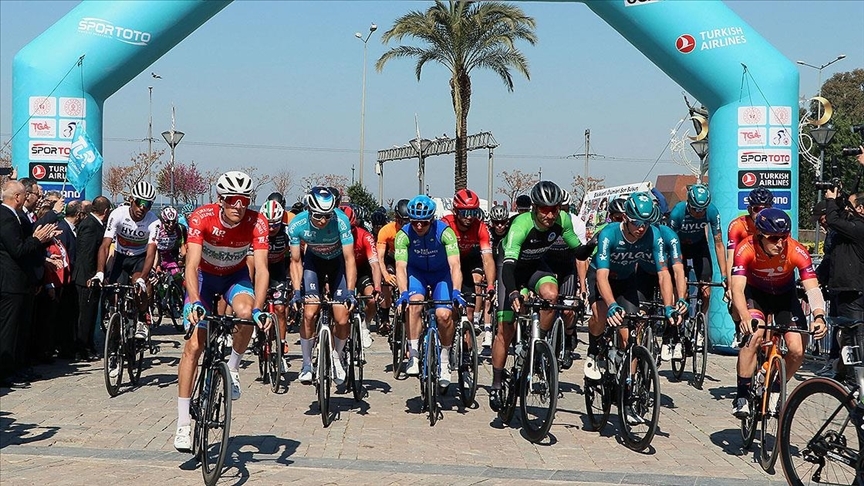 Tour of Türkiye'de dördüncü etabın startını Bakan Kasapoğlu verdi