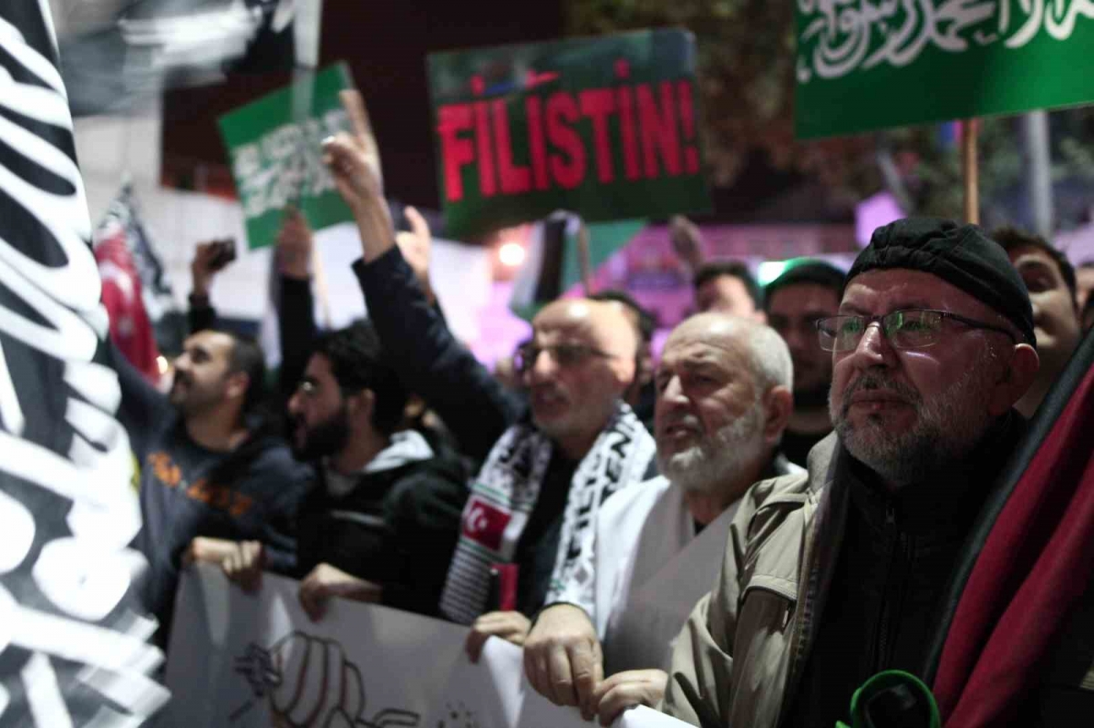 Bursa’da İsrail’in Gazze’deki hastaneye saldırısı protesto edildi
