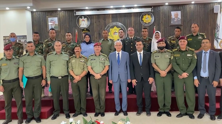 Türkçe öğrenen Filistinli subaylar ilk kuru tamamladı