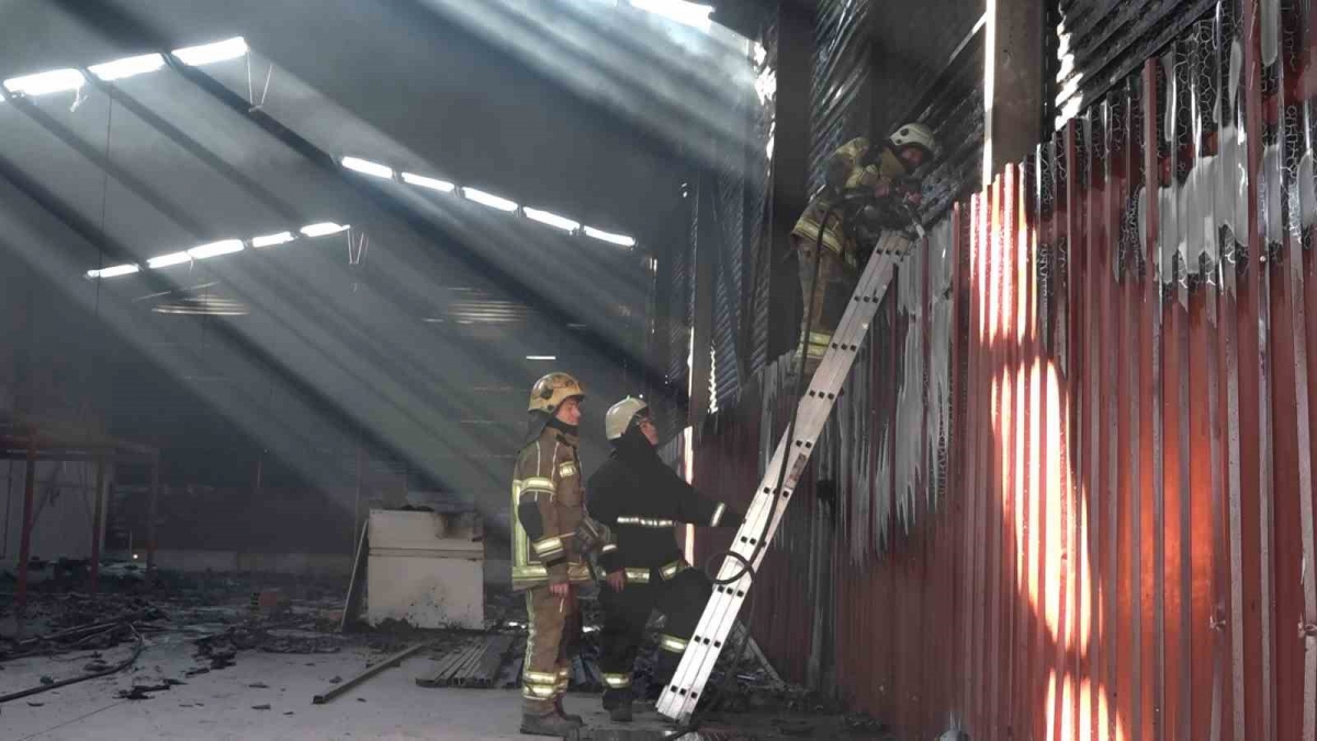Metal fabrikasında yangın paniği