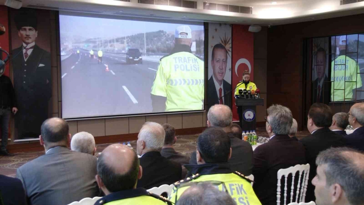 Bursa’da 20 ilin trafik birim amirinin katıldığı ″Bölge Değerlendirme Toplantısı″ yapıldı