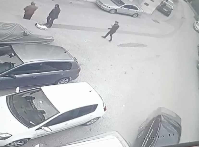 Bursa’da virajı alamayan sürücü, park halindeki otomobile böyle çarptı