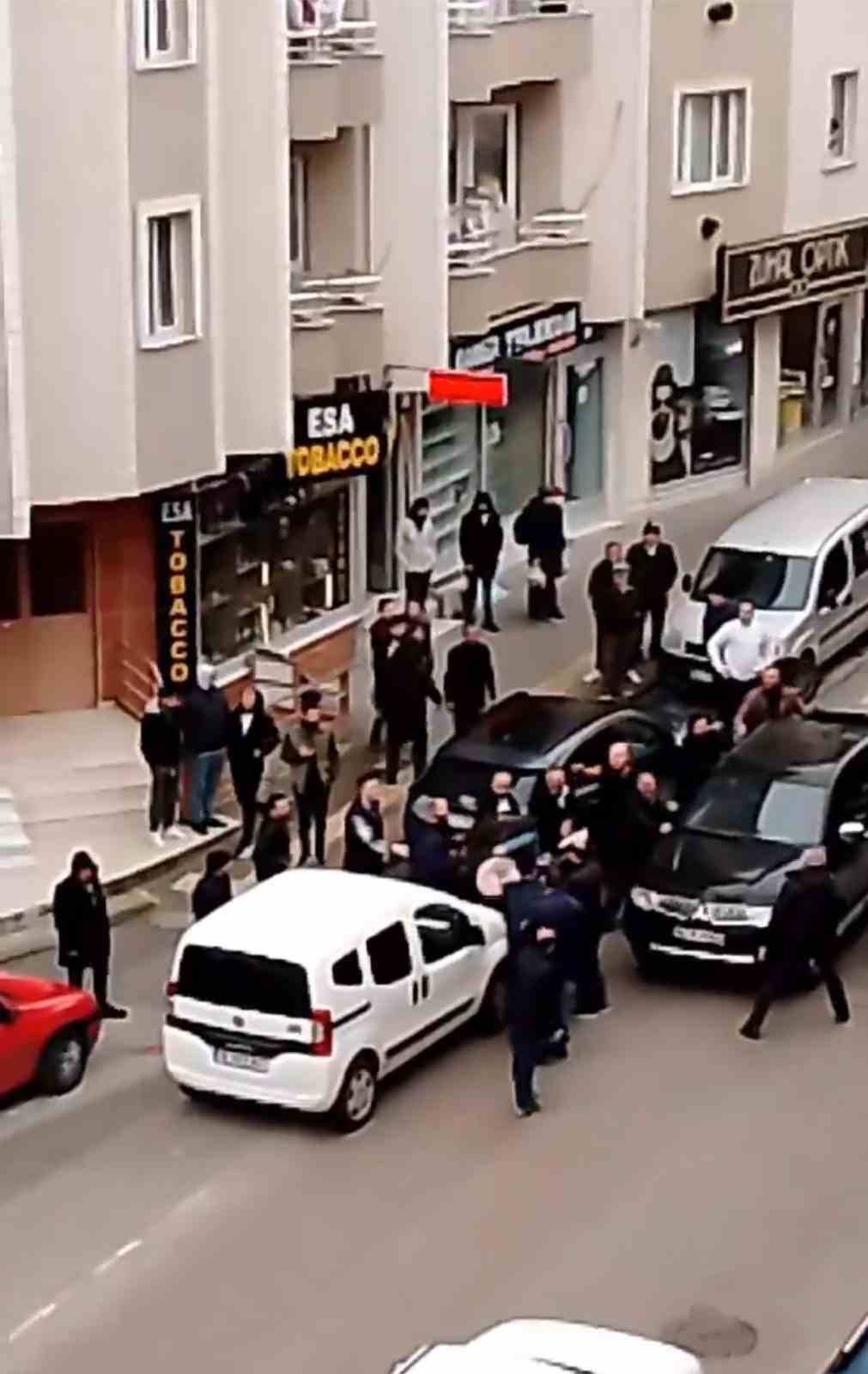 Bursa’da iki kişi arasında çıkan kavgayı mahalle sakinleri ayırdı