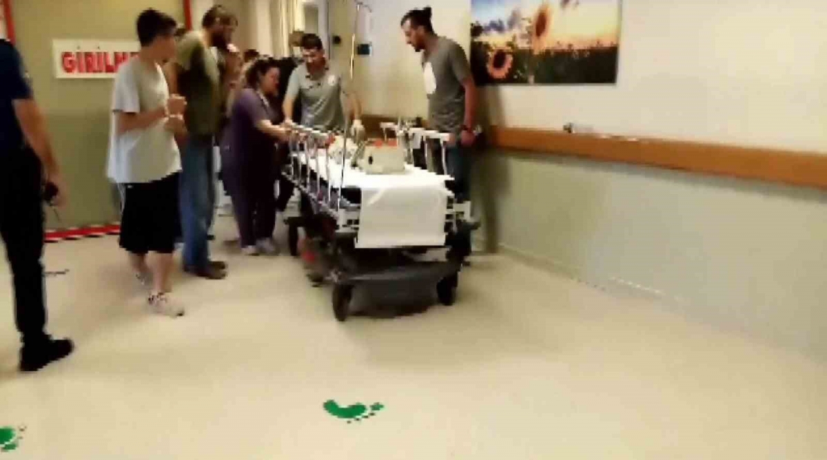 Bursa’da 3. kattan düşen bebek ağır yaralandı