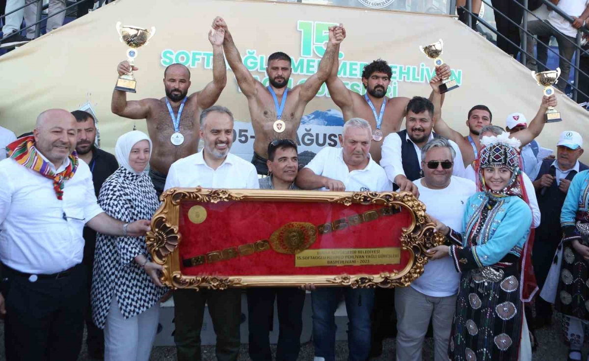 Bursa Büyükşehir Belediyesporlu güreşçiler 12 madalya kazandı