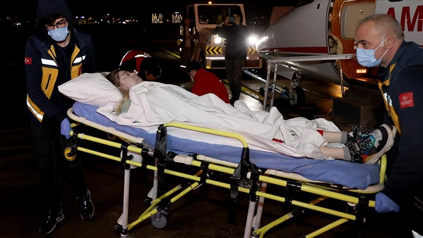 Fas ve Mısır'daki iki Türk hasta, tedavileri için ambulans uçakla Türkiye'ye getirildi