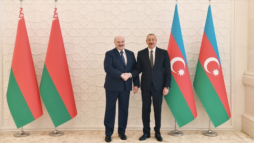 Belarus Cumhurbaşkanı Lukaşenko, Azerbaycan'da Cumhurbaşkanı Aliyev'le bir araya geldi