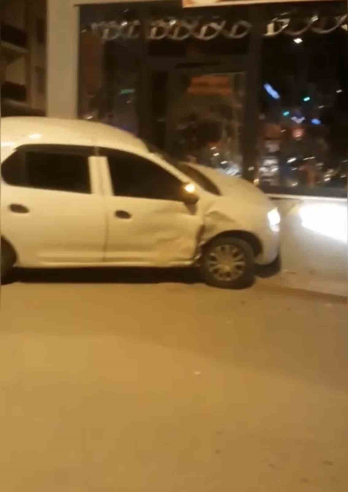 Bursa’da polisten kaçan sürücü iş yerine çarptı, o anlar kameraya yansıdı
