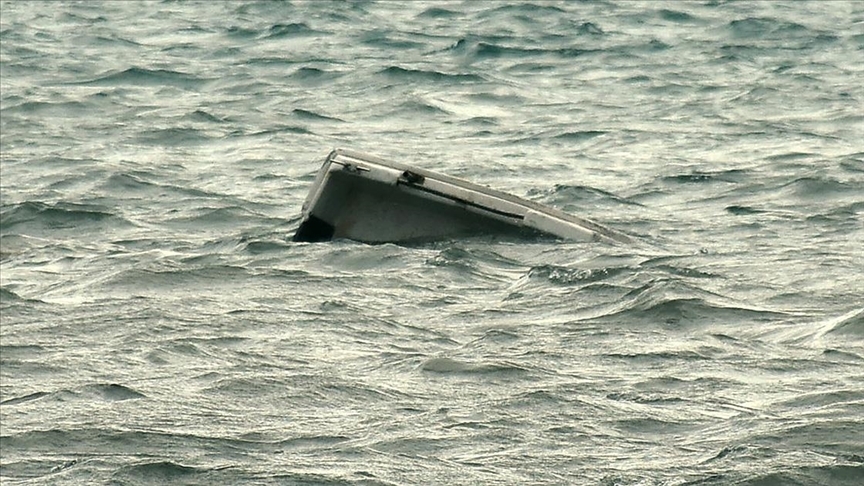 Kuzey Afrika'dan İspanya kıyılarına gelmeye çalışan 44 düzensiz göçmen teknenin batması sonucu öldü