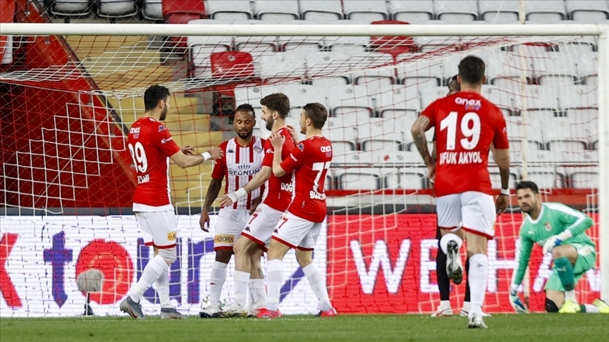 Antalyaspor, Süper Lig'de 25. sezonunda 1002 puana ulaştı