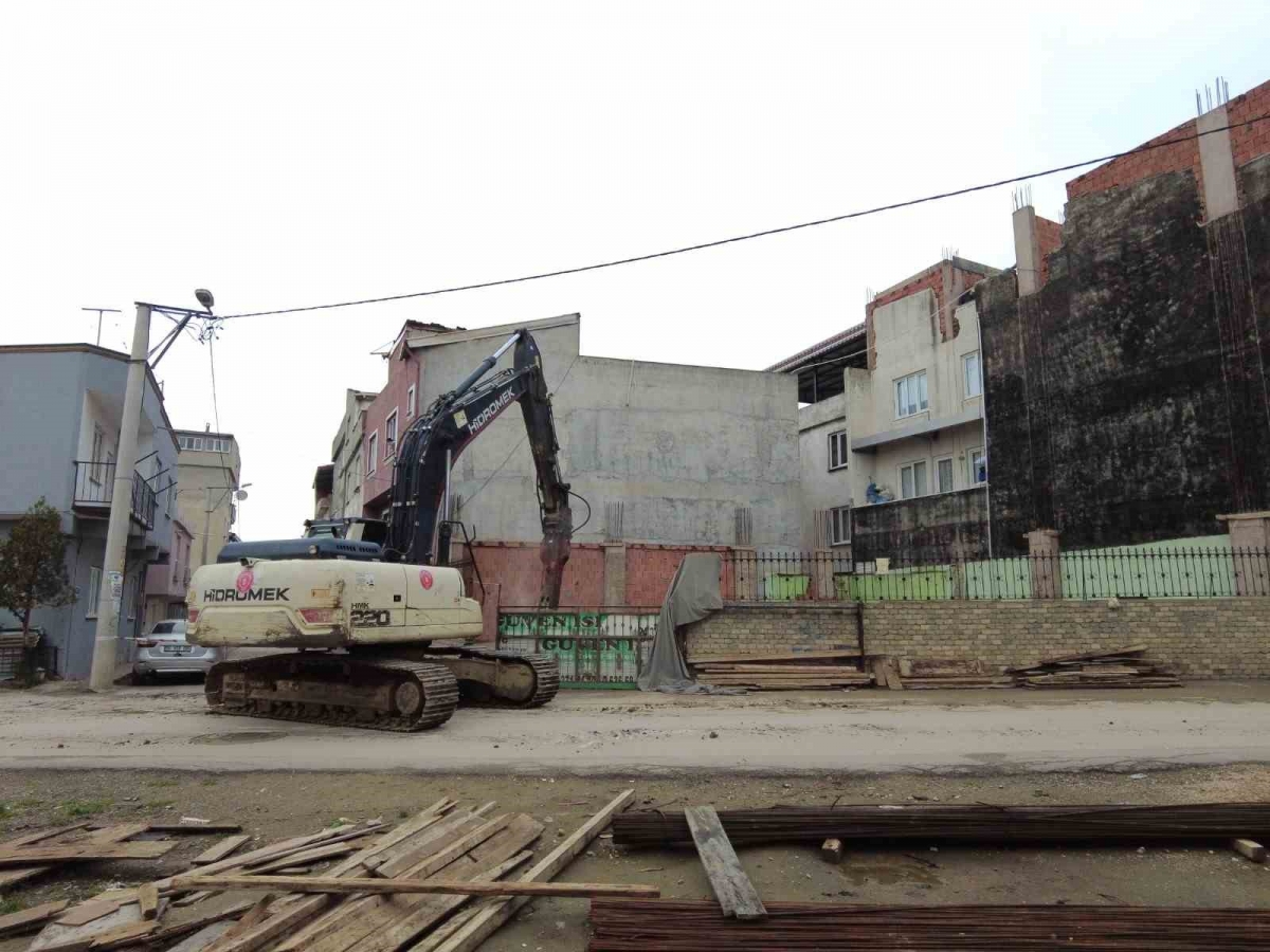 Gürsu Belediyesi kaçağa savaş açtı: 1 günde 6 yıkım