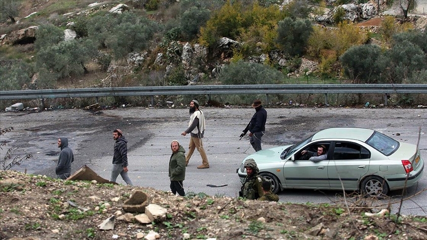 İşgal altındaki Batı Şeria'da Yahudi yerleşimciler Filistinlilere saldırdı