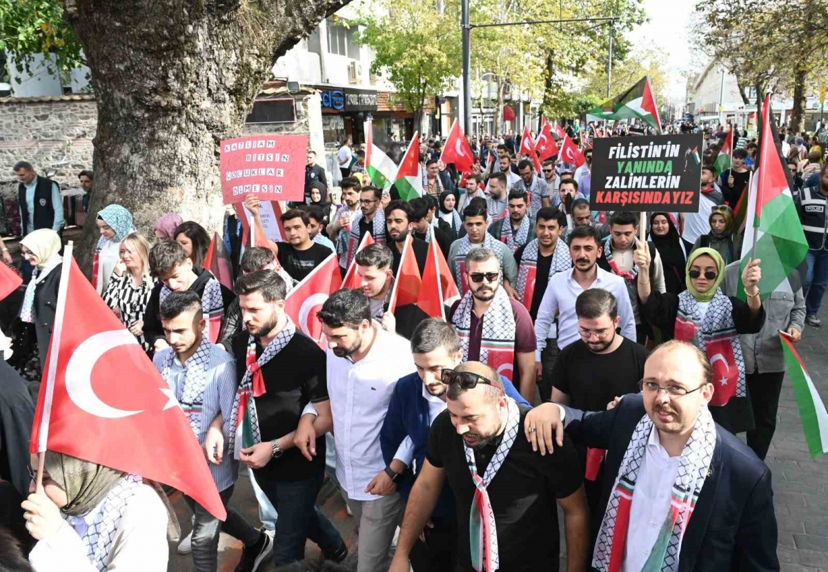 Bursa AK Gençlikten Filistin’e Destek Yürüyüşü