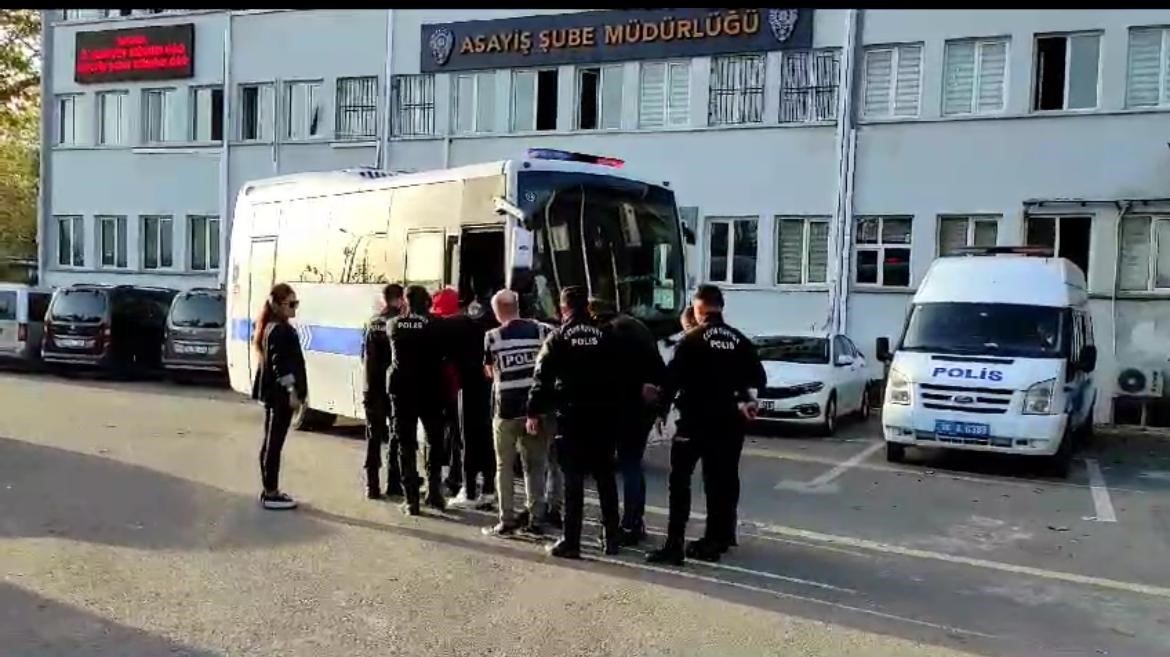 Bursa merkezli operasyonda fuhuş çetesi çökertildi : 2’si kadın 13 kişi gözaltına alındı