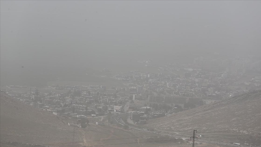 Mardin'de toz taşınımı etkisini sürdürüyor