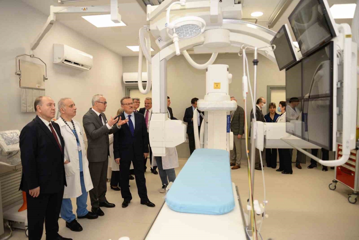 BUÜ Hastanesi’ne yeni biplan koroner anjiyografi cihazı hizmete başladı