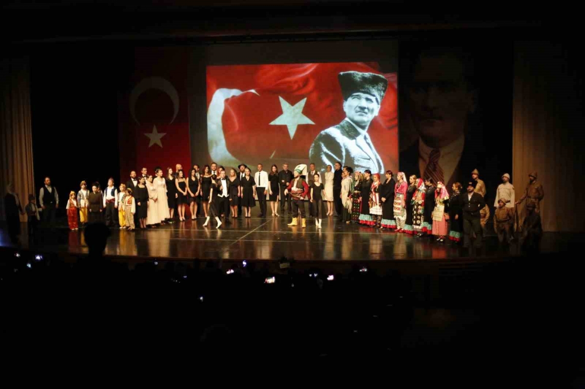 ″İz″ gösterisi Atatürk’ün hatıralarını yaşatıyor