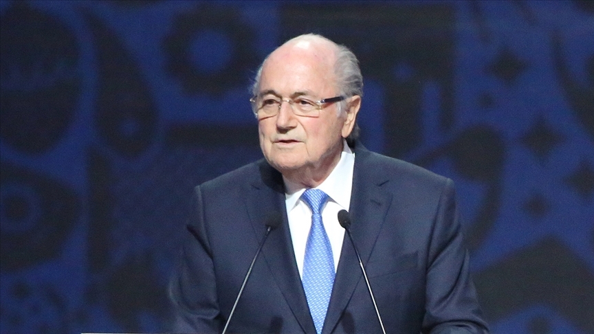 Eski FIFA Başkanı Sepp Blatter futboldan 6 yıl 8 ay men edildi