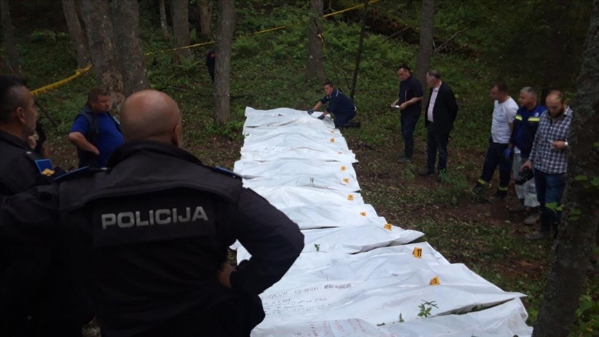 Bosna Hersek'te toplu mezardan Bosna Savaşı'nda öldürülen 10 kişinin kalıntıları çıkarıldı