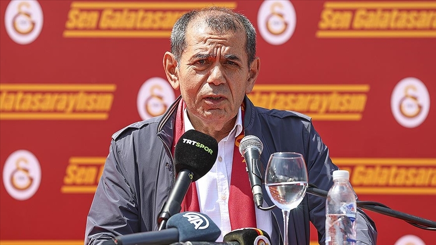 Galatasaray'da başkan adayı Özbek: Galatasaray'ı zirveye taşımak için gereken fedakarlıkları yapmak zorundayız