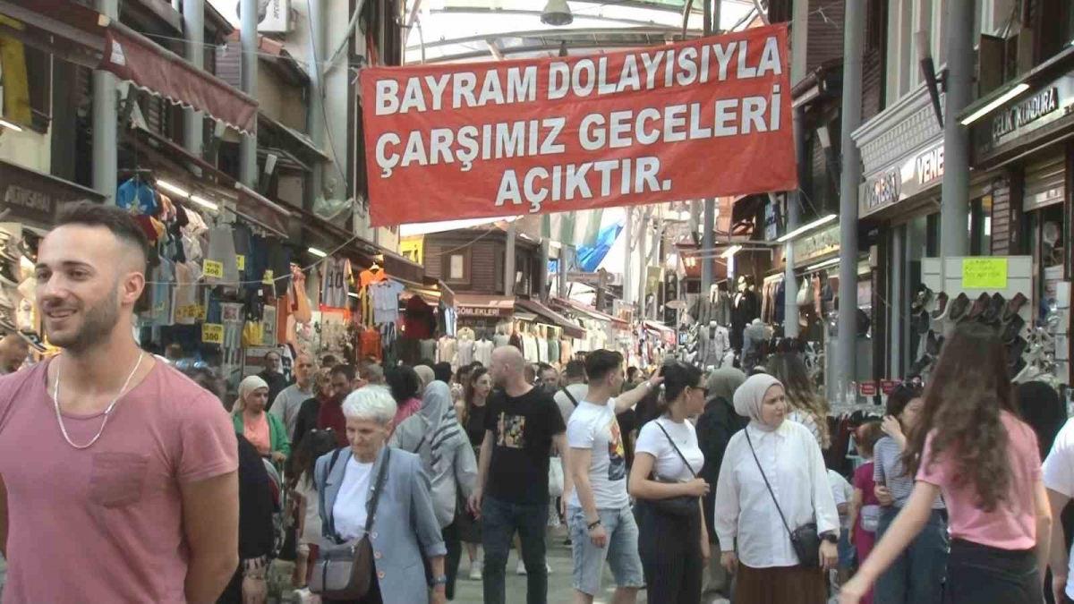 Bursa tarihi Kapalı Çarşı’da bayram yoğunluğu başladı