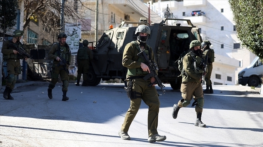 İsrail askerleri, el-Halil kentinde Filistinli bir kadını gözaltına aldı