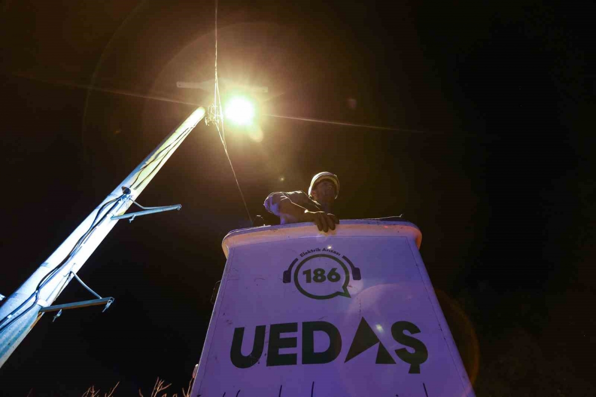 UEDAŞ ekipleri yılbaşında kesintisiz enerji için görev başında