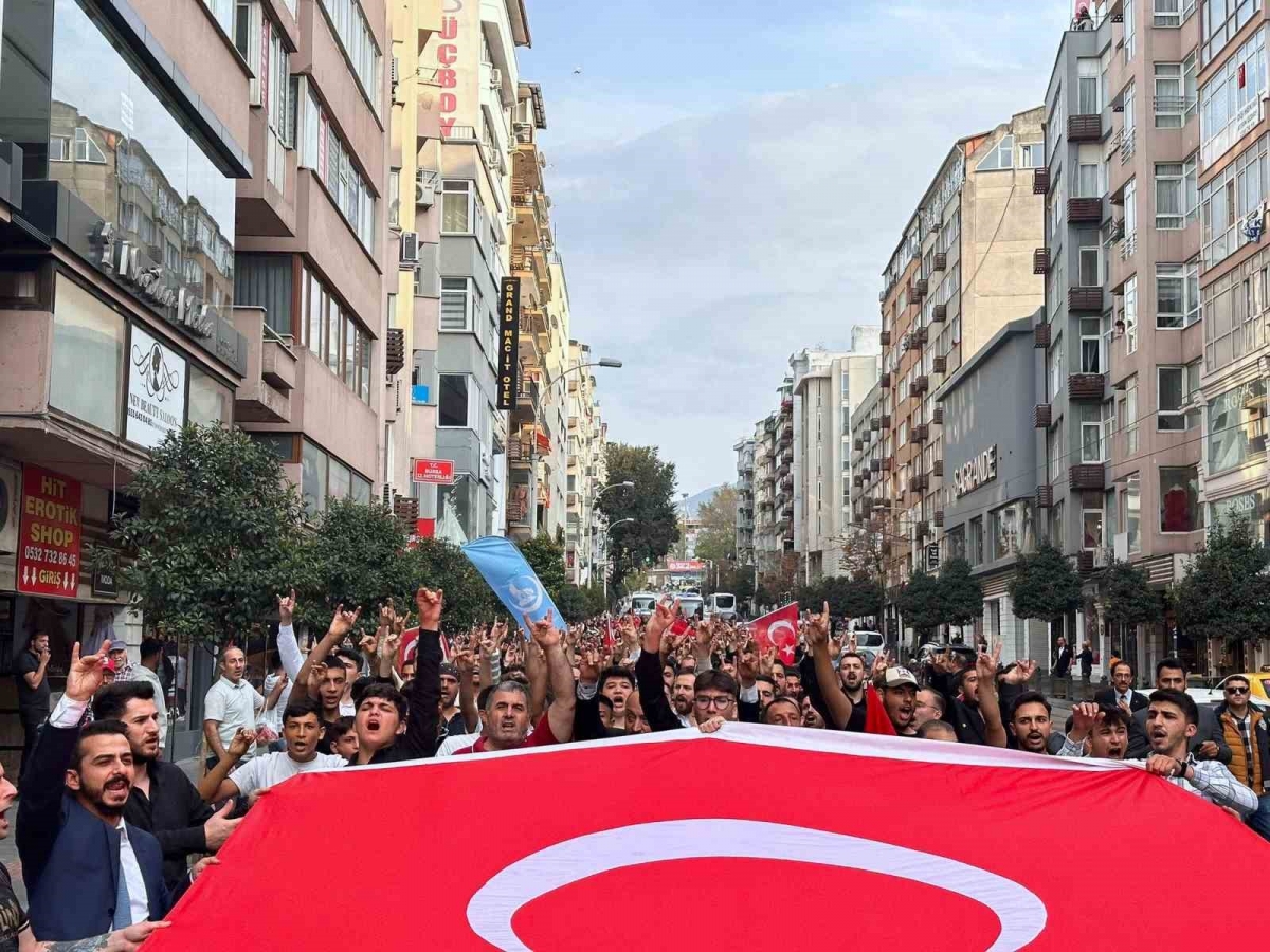 Bursa’da Çarşamba Mahallesi kırmızı beyaza büründü