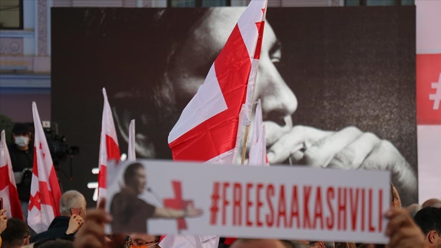 Gürcistan'da muhalefetten 9 milletvekili tutuklu Saakaşvili'ye destek için açlık grevinde