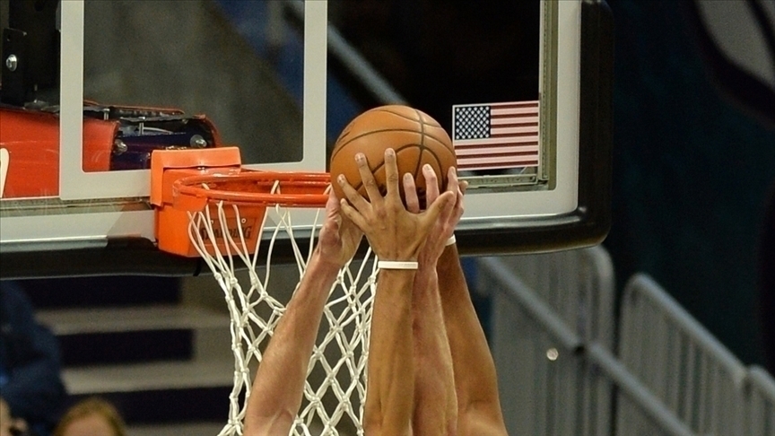 NBA'de Harden, seyircisinin önünde galibiyetle başladı