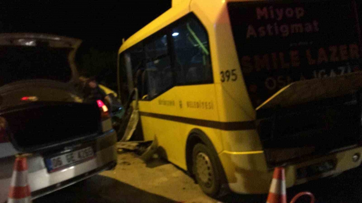 Bursa’da belediye otobüsüyle otomobil çarpıştı: 2 ölü
