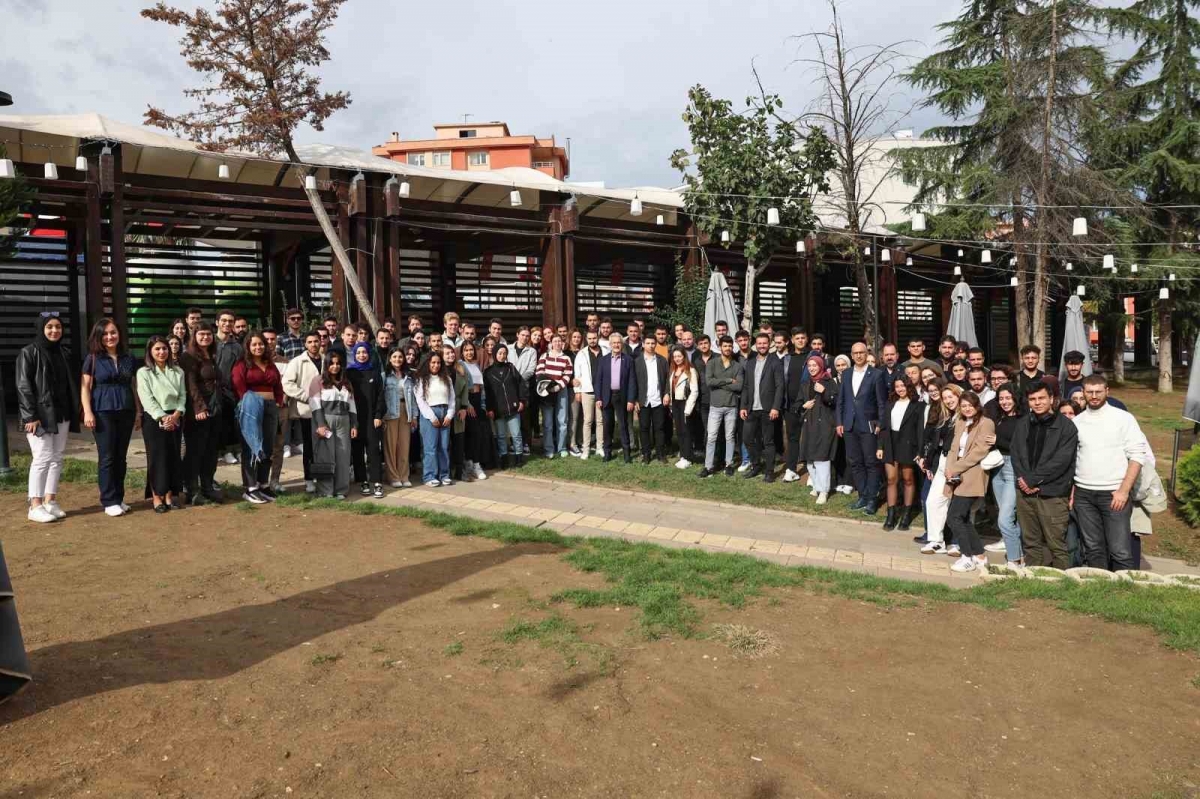 Başkan Turgay Erdem üniversite öğrencileriyle buluştu