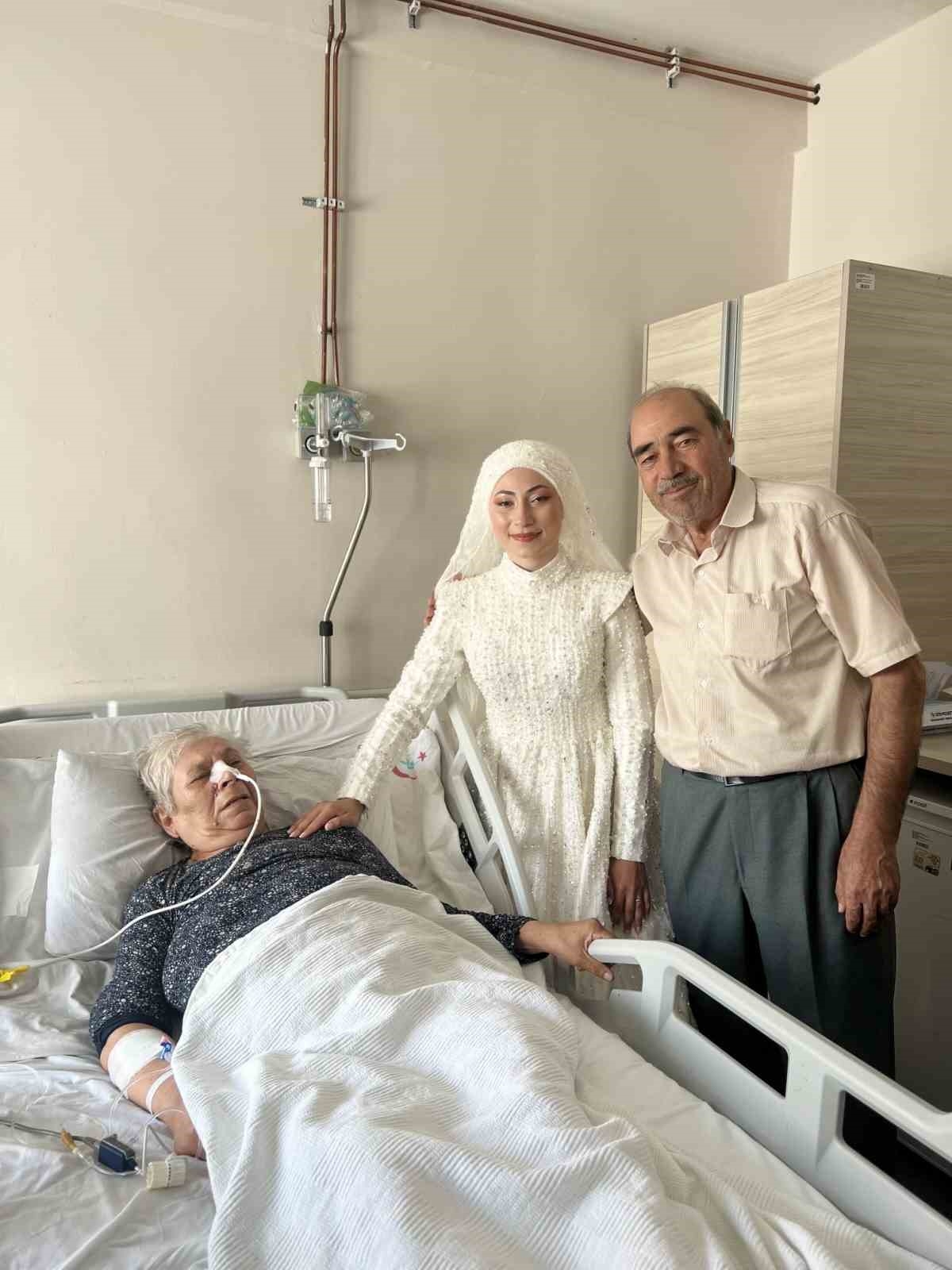 Hastanedeki babaannesini gelinliğiyle ziyaret etti