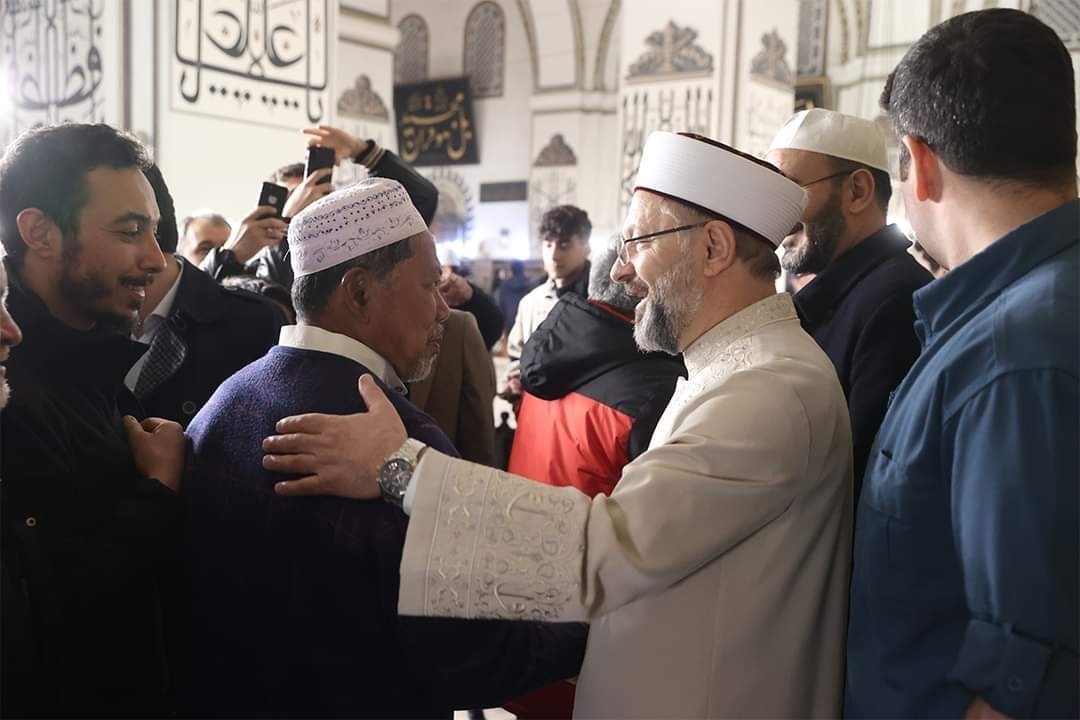 Diyanet İşleri Başkanı  Erbaş, Bursa Ulu Camii’nde teravih namazı kıldırdı